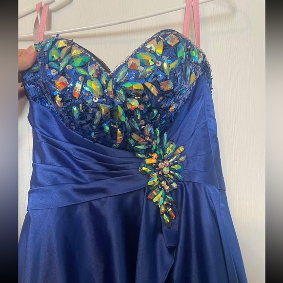 Prom Dress - Picture 2 of 8